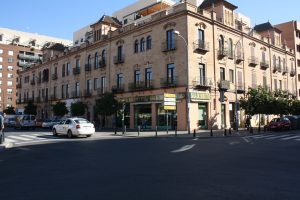 7José Laguillo